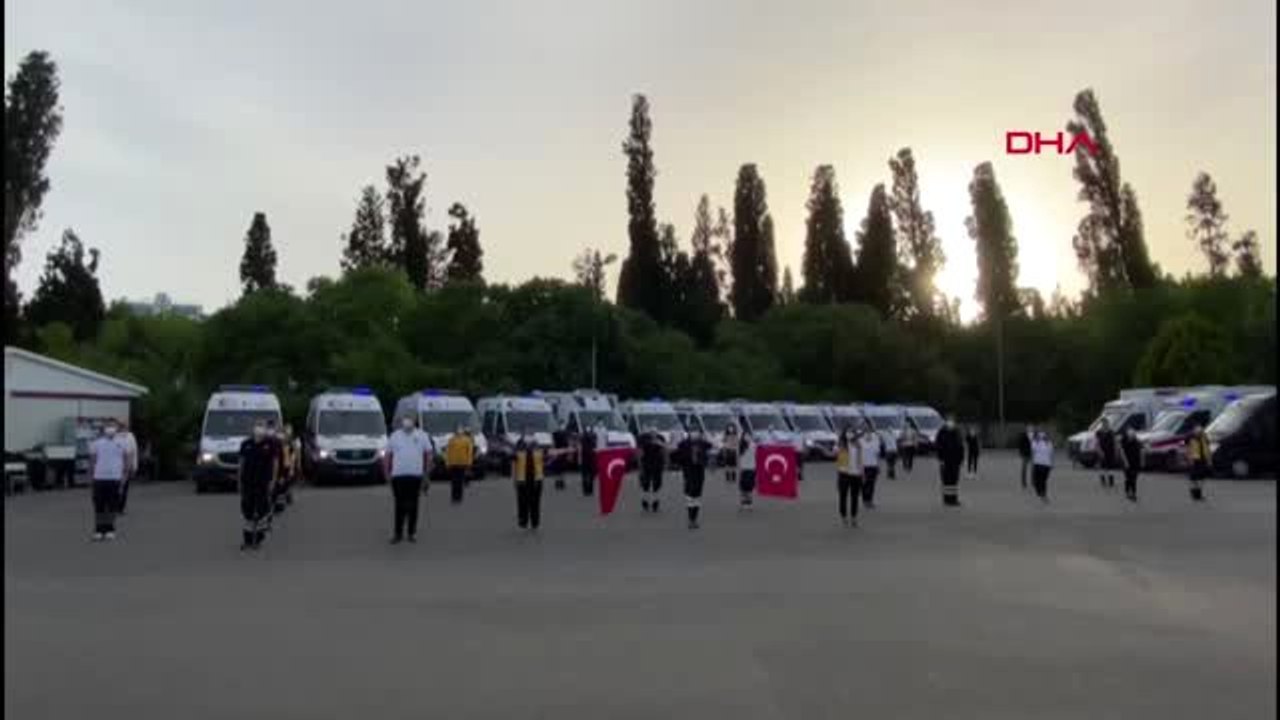 İSTANBUL ? ÜSKÜDAR'DA SAĞLIK ÇALIŞANLARI İSTİKLAL MARŞI OKUDU