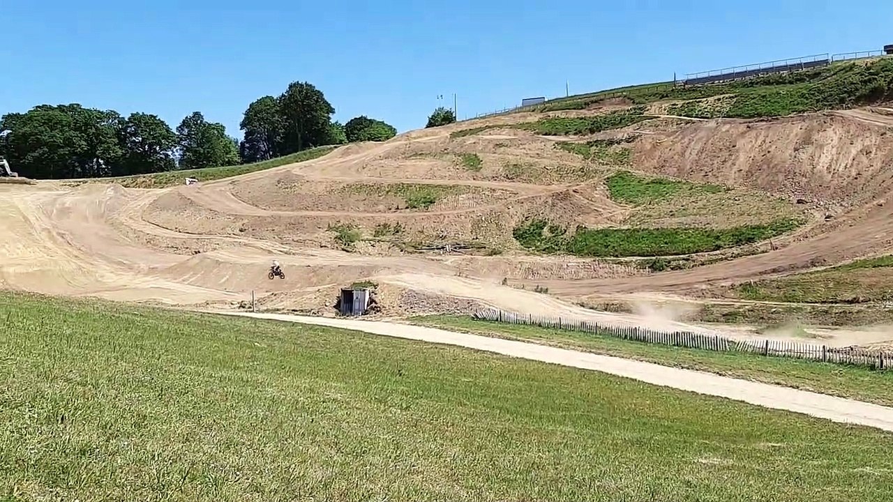 Motocross : le nouveau circuit d'Ernée (53)