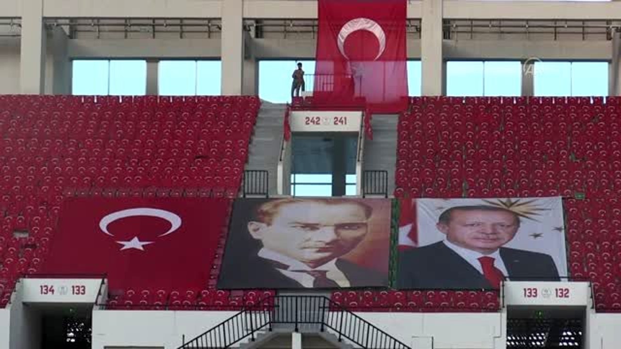 Milli sporcular İstiklal Marşı'nı seslendirdi