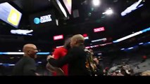 Thierry Henry avec Clint Capela lors du match de play offs entre les Houston Rockets  et les San Antonio Spurs