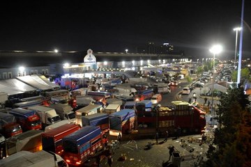 Kısıtlamasının ardından Bayrampaşa halinde hareketlilik yaşandı
