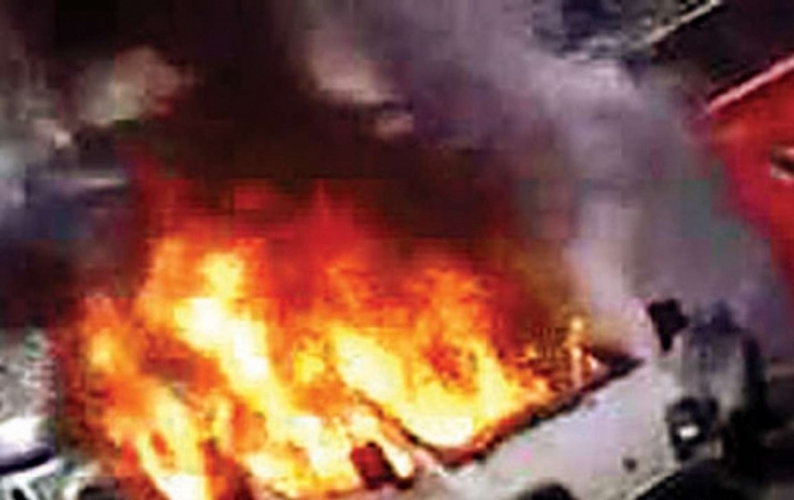 School van catches fire in Mumbai's JVLR; miraculously no injuries reported