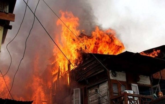 Massive fire erupts in residential areas of Baramulla in Jammu & Kashmir