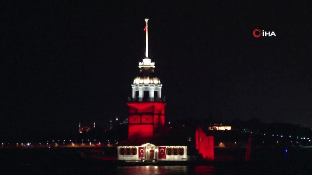Kız Kulesi kırmızı beyaz renge büründü