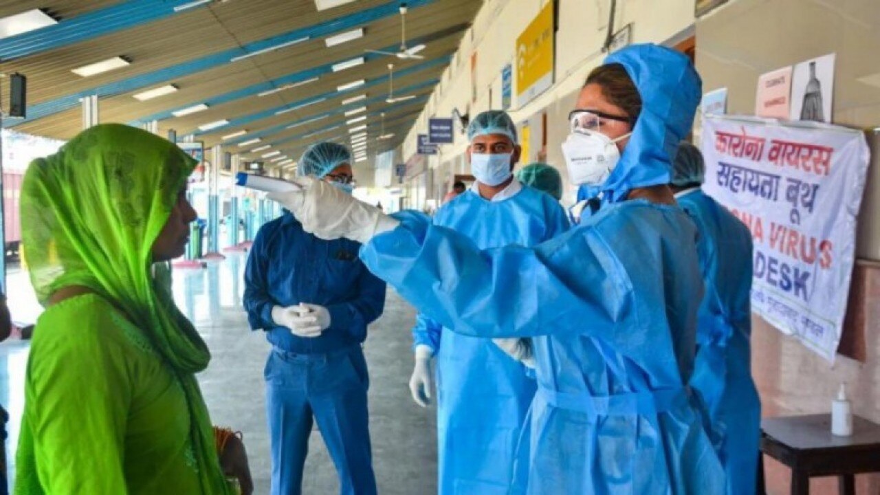 India's coronavirus cases cross 1 lakh-mark, Ma...