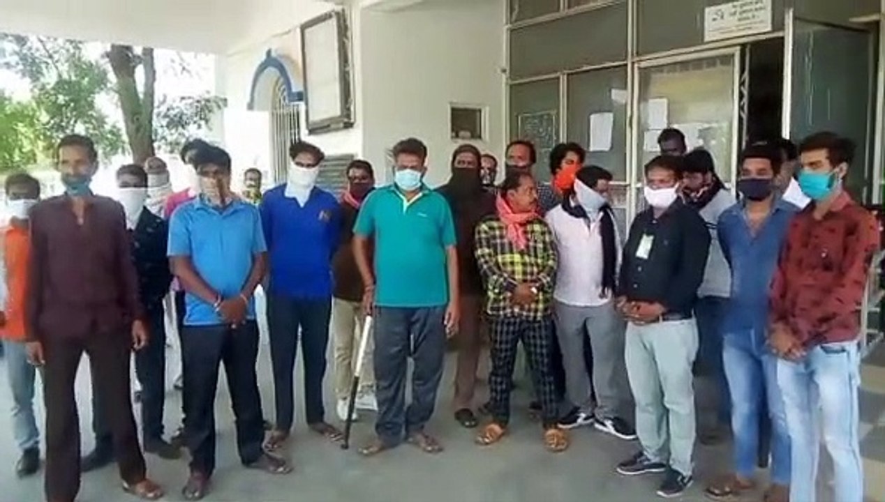 नीमच: आर्थिक सहायता की मांग को लेकर ढोली दमामी समाज ने सौंपा ज्ञापन