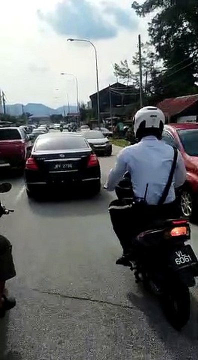 Cop opens fire on speeding vehicle evading arrest