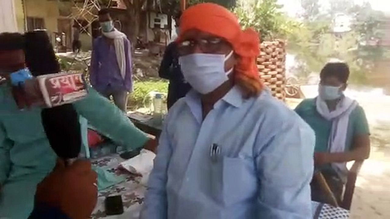 कोरोना से बचाव के लिए सभासद के आवास पर हुई मीटिंग
