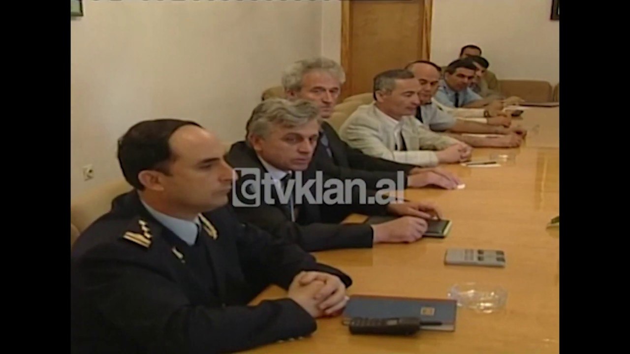 Shkarkohet nga detyra, ministri Koci ne mbledhjen e fundit me stafin - (19 Maj 1999)1