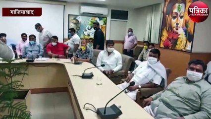 गाजियाबाद में जिलाधिकारी ने व्यापारियों के साथ की बैठक