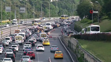 İstanbul’da Kısıtlamanın Sona Ermesinin Ardından Altuniza'de Trafik Kilitlendi