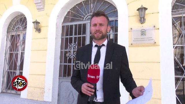Stop - Shefi i policise urdheron bllokimin e automjetit qe e parakaloi! (19 maj 2020)
