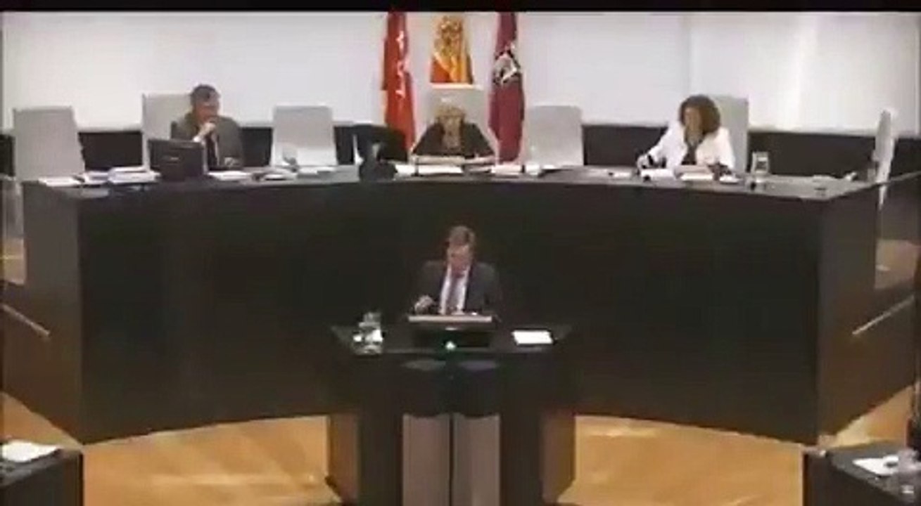 INSUPERABLE curriculum de podemos