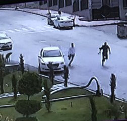 (Özel) Esenyurt'ta alacak verecek tartışmasında silahlar konuştu