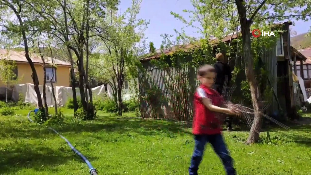 Yaş kısıtlamasına takılan dede ve torunları top...