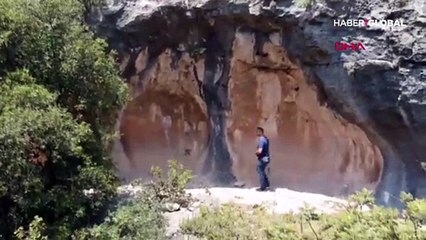 Toroslar'daki binlerce yıllık el baskılarının yer aldığı mağaralar, milli park olacak