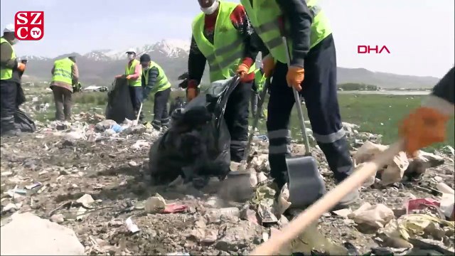 30 ton çöp toplayıp, sonra halay çektiler