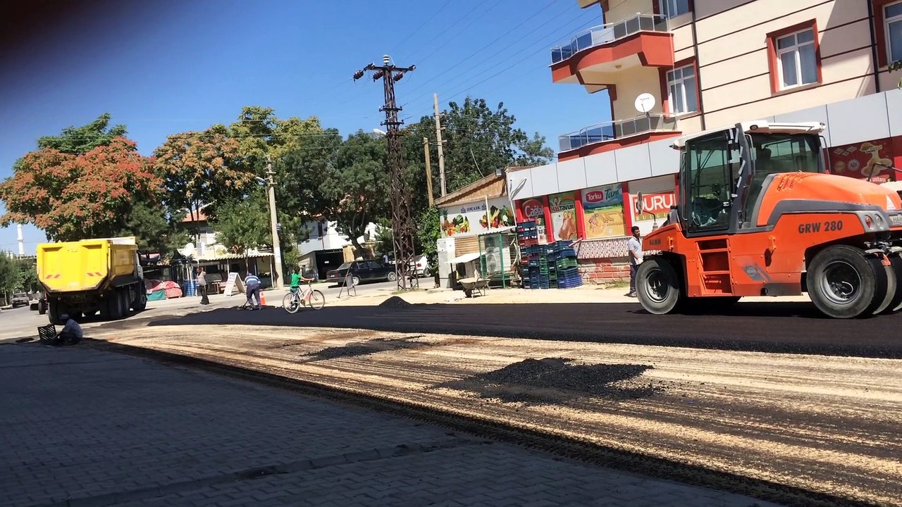 Asphalt work worth watching with a roller
