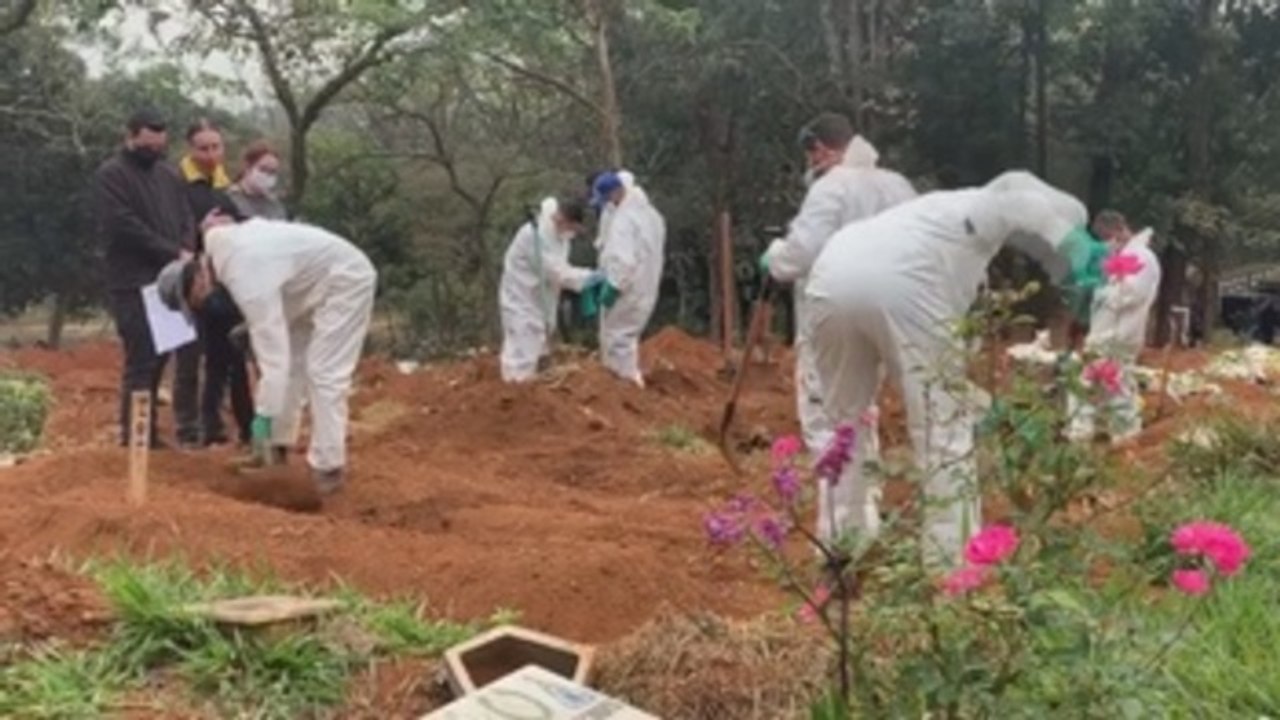 Brasil supera las 1.000 muertes diarias con vacío en el Ministerio de Salud