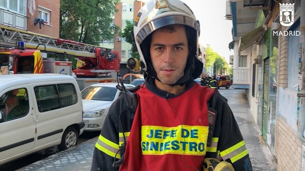 Un muerto en un incendio y cinco heridos leves por inhalación de humo