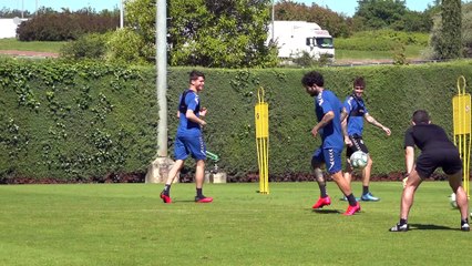 Entrenamiento de Osasuna por grupos en las instalaciones de Tajonar