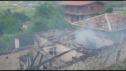Shkrumbohet totalisht banesa në fshatin Vodëz. Shpëtojnë pa lëndime 2 familjarët
