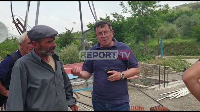 Berat- Shkrumbohet banesa/ Shpëtojnë mrekullisht 2 banorët...shkak dyshohet një shkëndijë elektrike