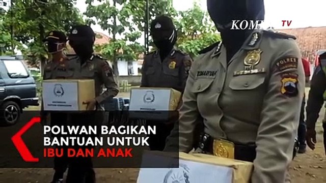 Polwan Bagikan Bantuan Khusus Ibu dan Anak yang Terdampak Covid-19