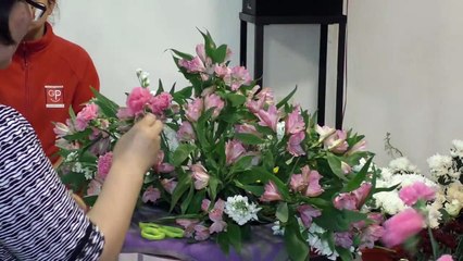 ARREGLOS FLORALES 15 MISIONERA LEE BIBLIA Y ESPADA