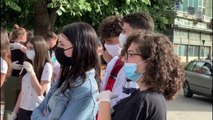 Ora News - Maturantët në fshatrat e Korçës mbeten pa mësim për shkak të transportit