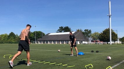 Le gardien bordelais Benoît Costil avec le préparateur physique Hervé Brouard