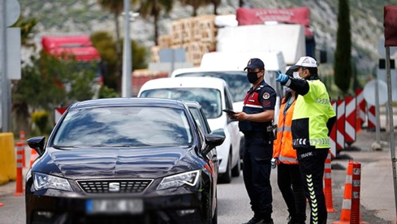 Son Dakika: Türkiye'deki koronavirüs salgınında seyahat için ''HES kodu'' uygulaması başladı