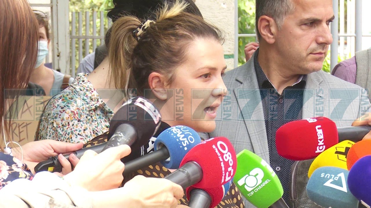 LIROHEN PROTESTUESIT E TEATRIT, META «JANE TE BURGOSUR POLITIKE» - News, Lajme - Kanali 7