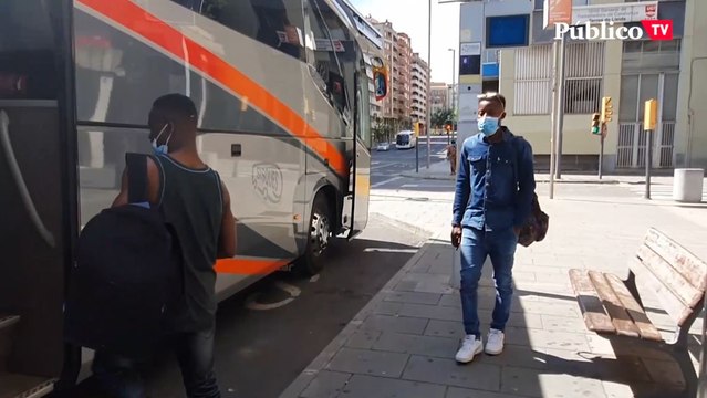200 temporeros duermen hacinados en las calles de Lleida