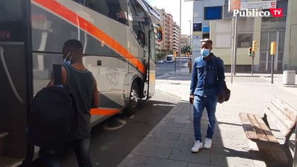 200 temporeros duermen hacinados en las calles de Lleida