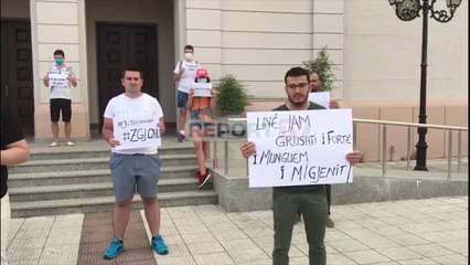 Report TV -'Unë jam grushti i fortë i munguem i Migjenit', në Teatrin Shkodër protestë paralele