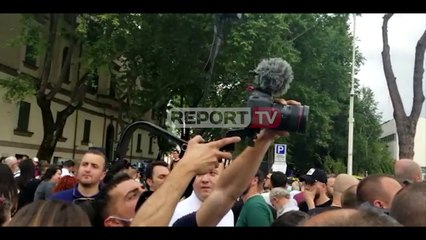 Report TV -Policia po monitoron protestën nga tarracat e institucioneve
