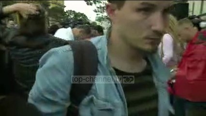 Top News - Shembja e teatrit/ Qytetarët i bashkohen artistëve