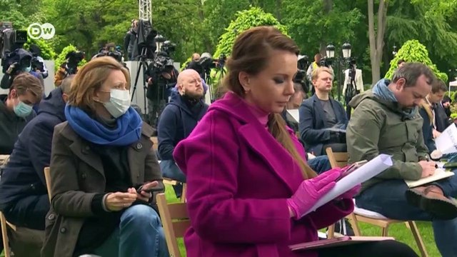 Зеленский о компромате на Порошенко и Байдена, Донбассе, Путине, втором сроке. DW Новости (20.05.2020)