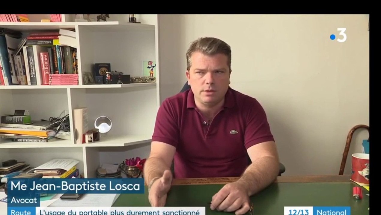 Téléphoner au volant peut conduire à la suspension du permis.