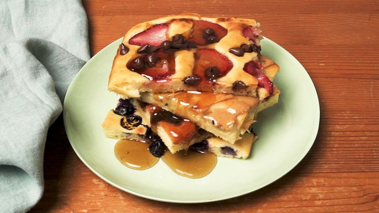 This Sheet Pan Pancake Is A True Crowd Pleaser