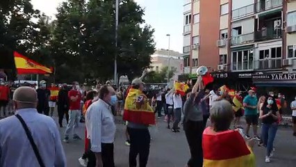 Los radicales de izquierda atacan a los manifestantes en el barrio de Carabanchel
