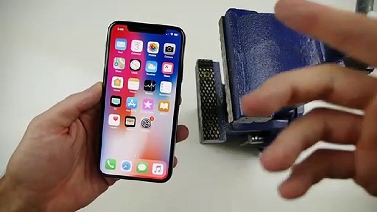 How_To_Remove_Annoying_iPhone_X_Notch_(Cut_Out)