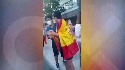 Ultraizquierdistas apalean a un constitucionalista durante la cacerolada de Moratalaz