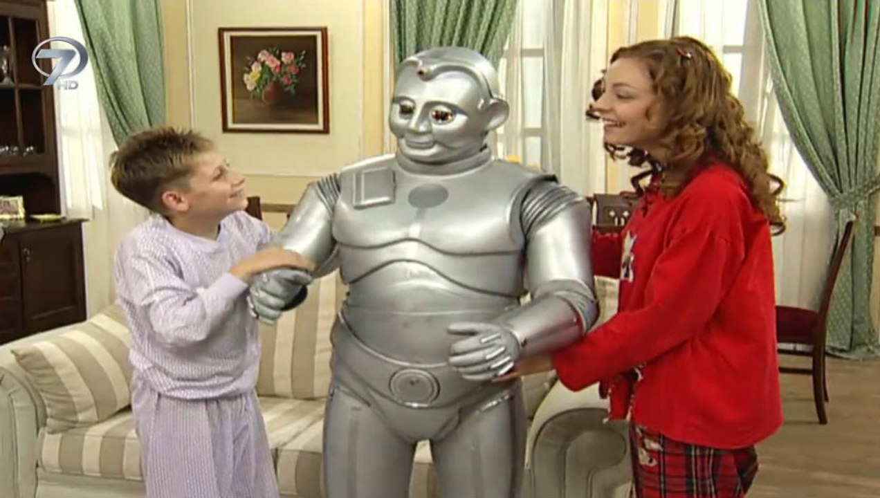 İyi Aile Robotu 1. Bölüm İzle