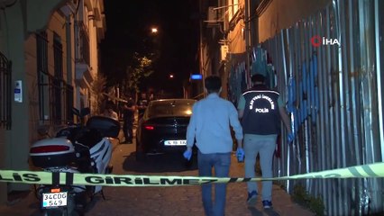 Beyoğlu’nda silahlı kavga: Ayağından vurulan şahıs 2’nci kattan atladı
