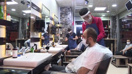 İstanbul'da berber ve kuaförler gece 02.30'a kadar mesai yaptı