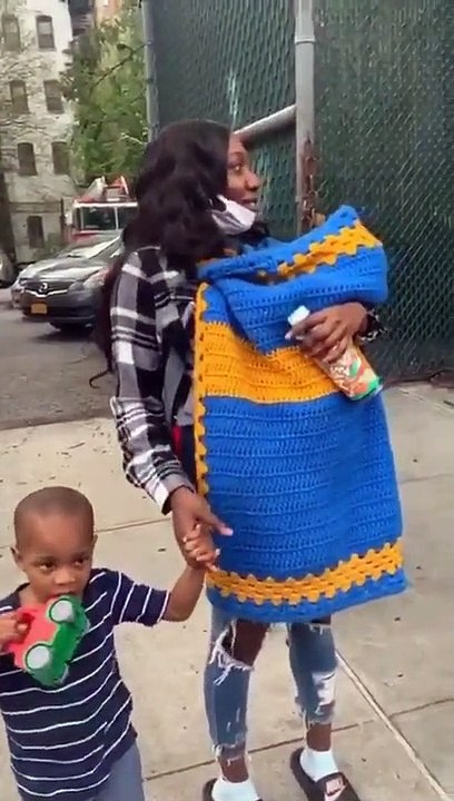 STRANGER GIVES HOMELESS MOTHER 10,000 during CORONA PANDEMIC