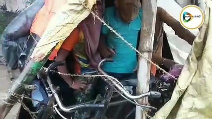 আমফানের আস্ফালনের মধ্যেই জীবনকে বাজী রেখে ত্রিপলের ছাউনিতে আস্তানা পরিযায়ী শ্রমিকেদের,বাড়ছে বিপদের আশঙ্কা।!