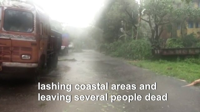 Social distancing scrapped as cyclone batters India, Bangladesh